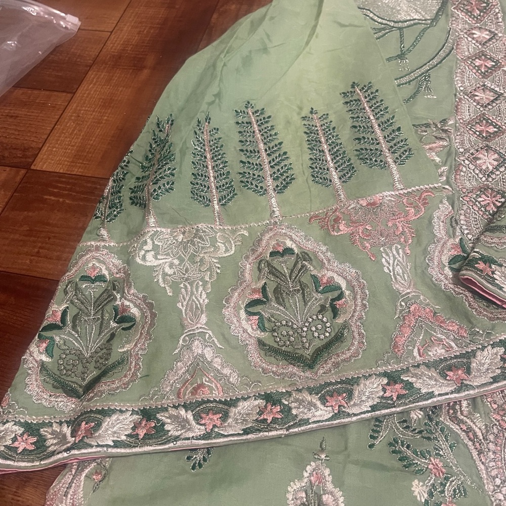 Sana safinaz Elegant Green Embroidered Long Sleeve Dress - Picture 4 of 10